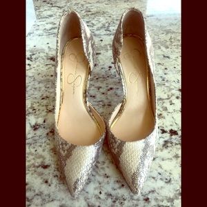Neutral Pumps! Jessica Simpson
